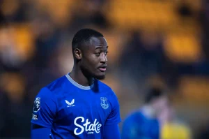 Họa vô đơn chí: Sao trẻ Everton dính chàm vì cá cược | OK9